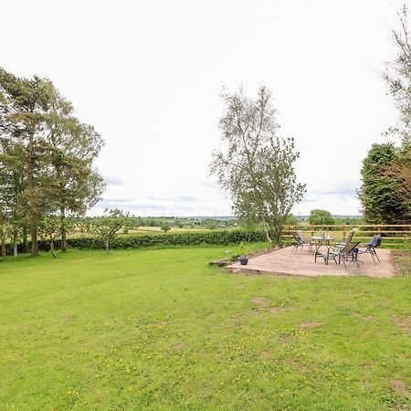 Вилла Fields Farm Draycott in the Moors Экстерьер фото