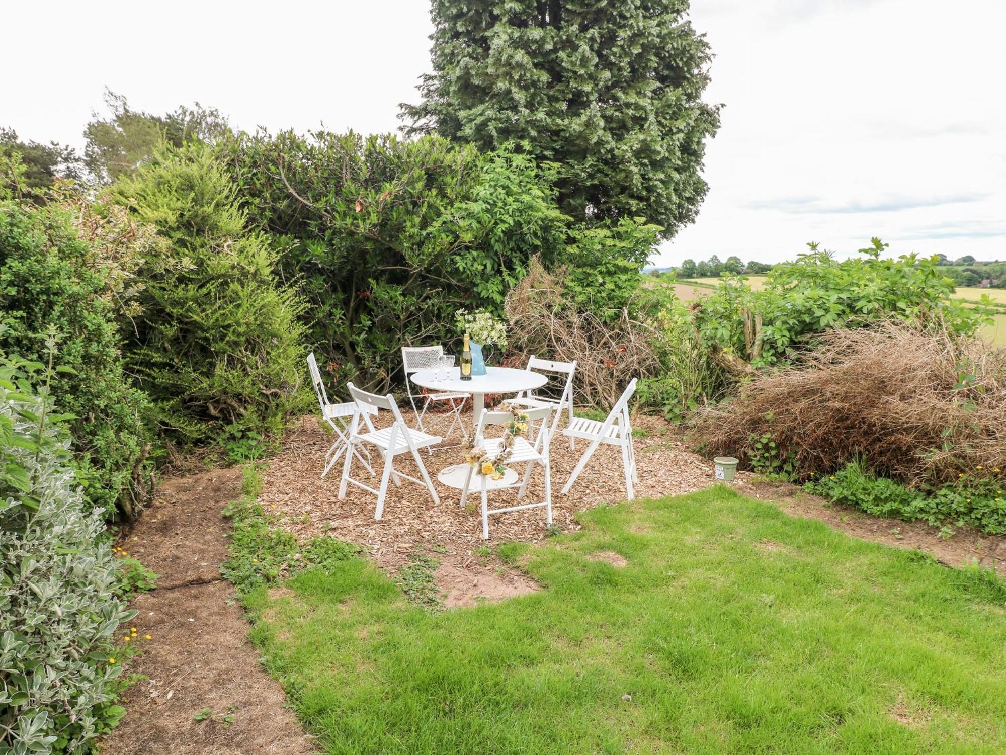 Вилла Fields Farm Draycott in the Moors Экстерьер фото