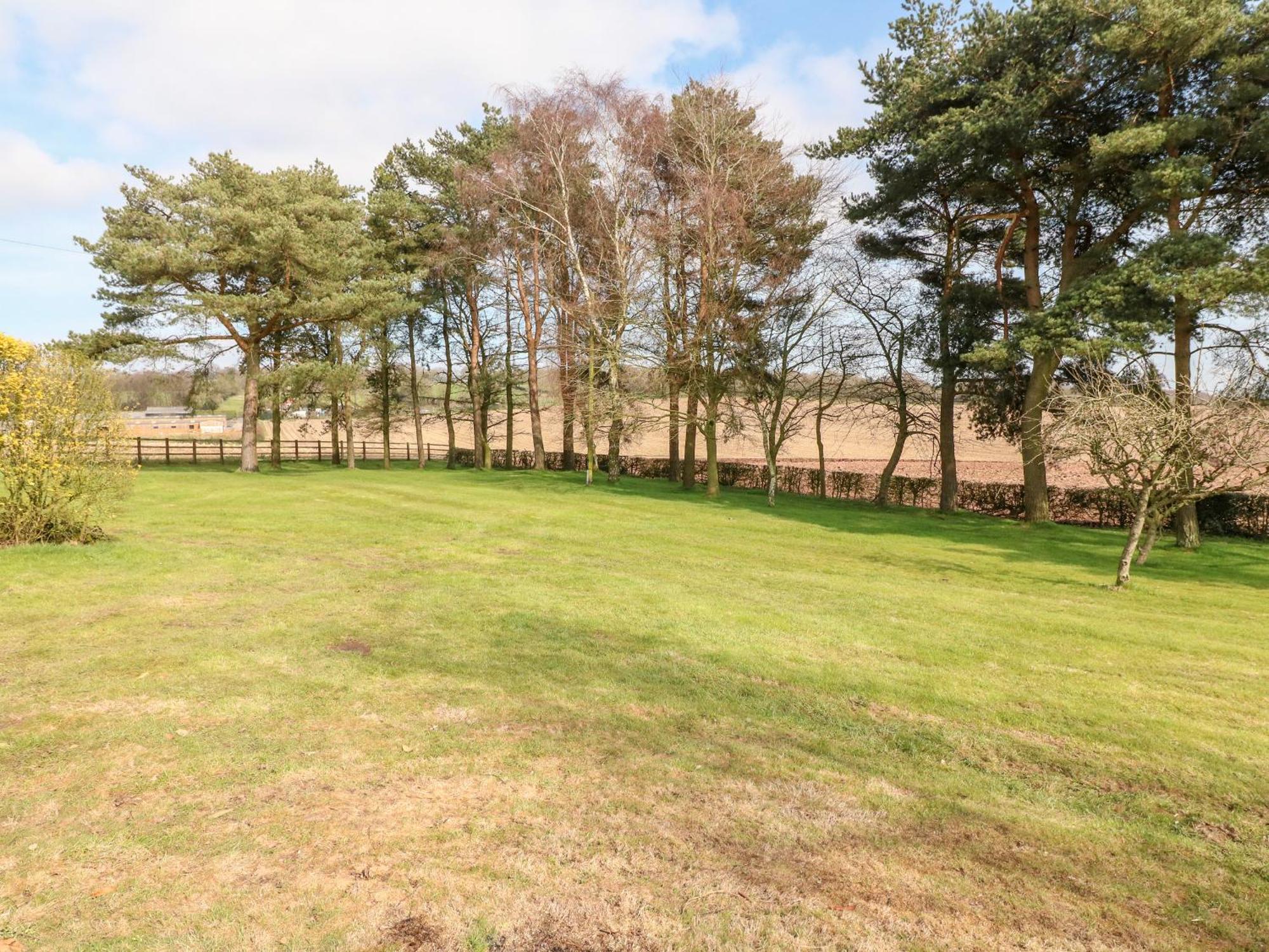 Вилла Fields Farm Draycott in the Moors Экстерьер фото