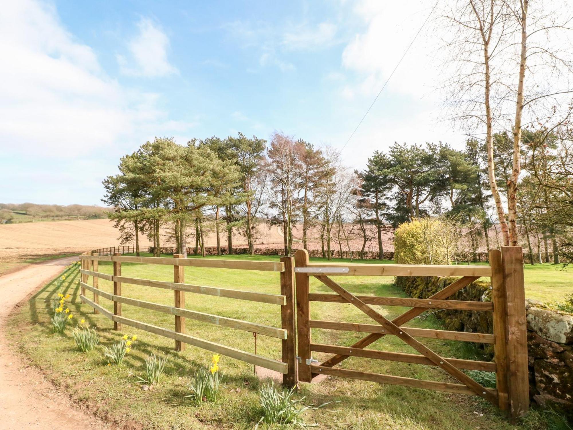 Вилла Fields Farm Draycott in the Moors Экстерьер фото