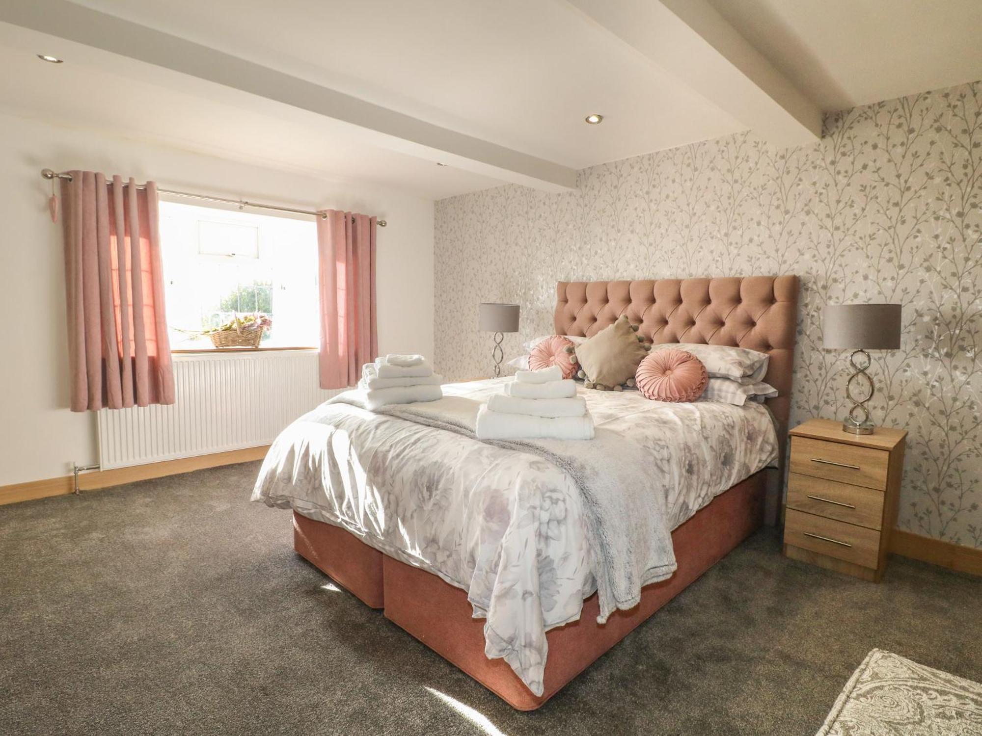 Вилла Fields Farm Draycott in the Moors Экстерьер фото